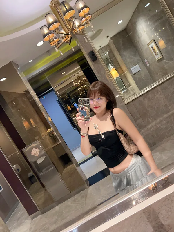 พลอยหมวย