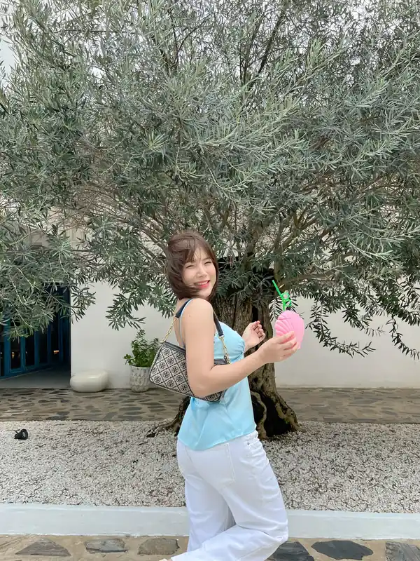 พลอยหมวย